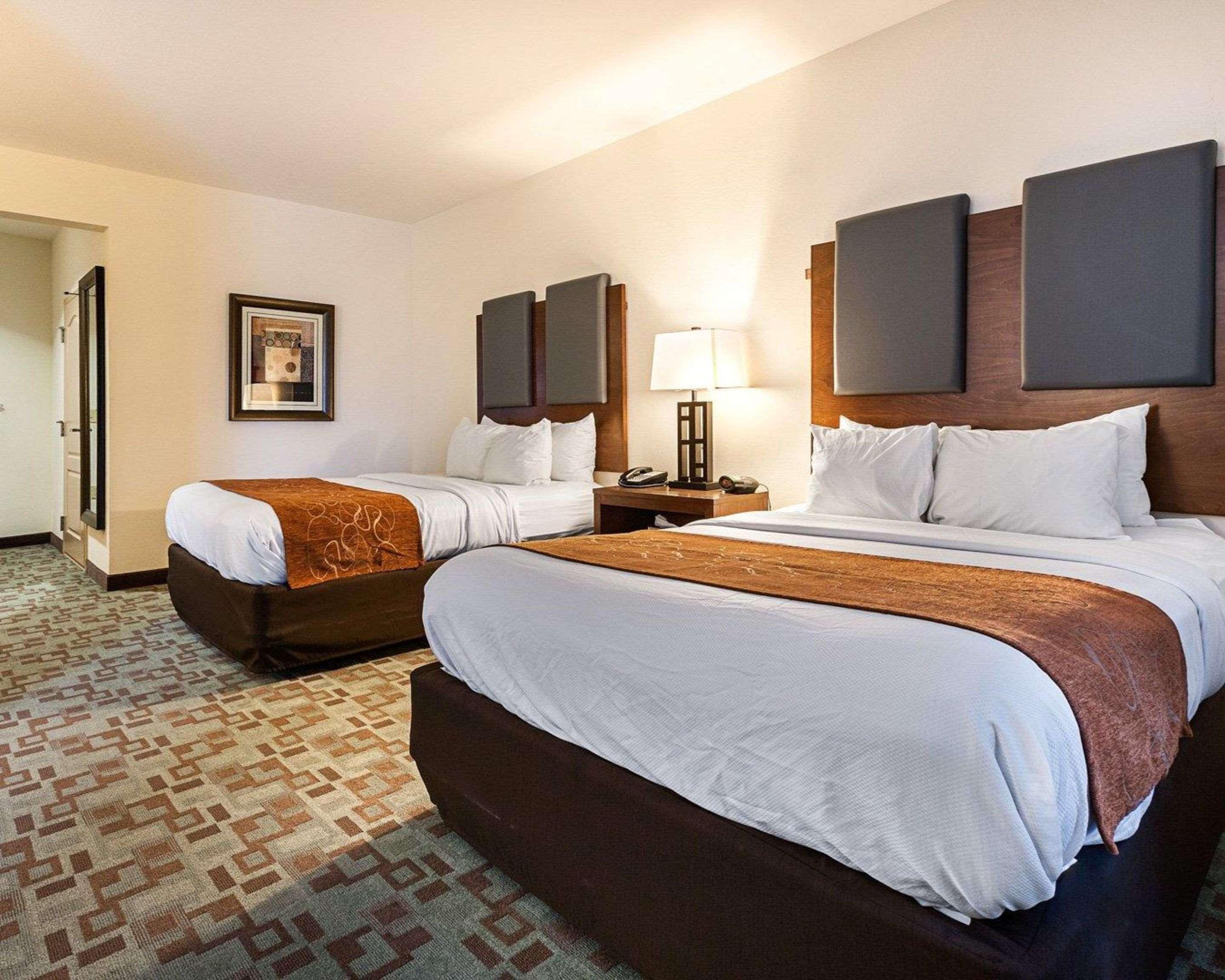 Comfort Suites Oil Center Lafayette Buitenkant foto