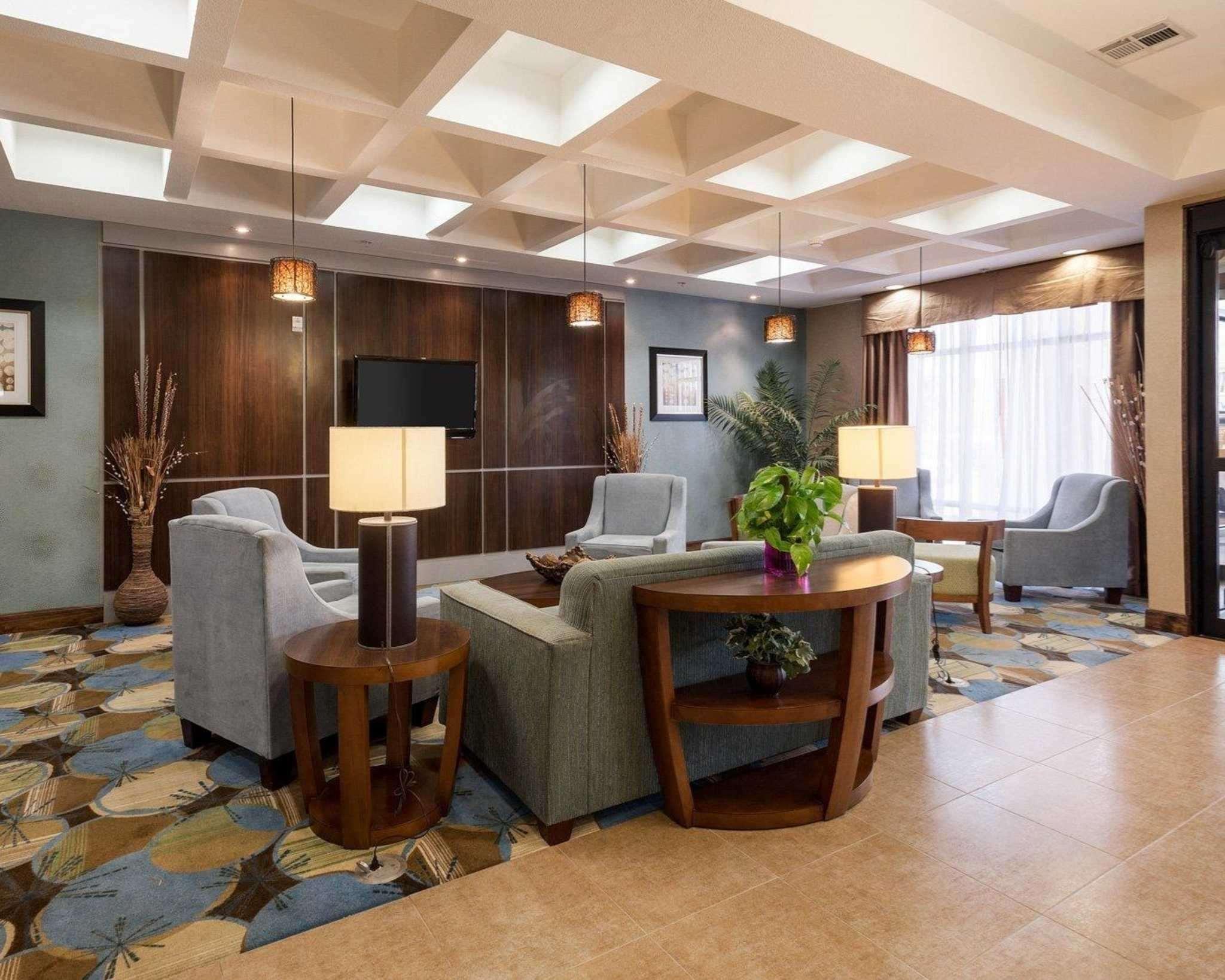 Comfort Suites Oil Center Lafayette Buitenkant foto