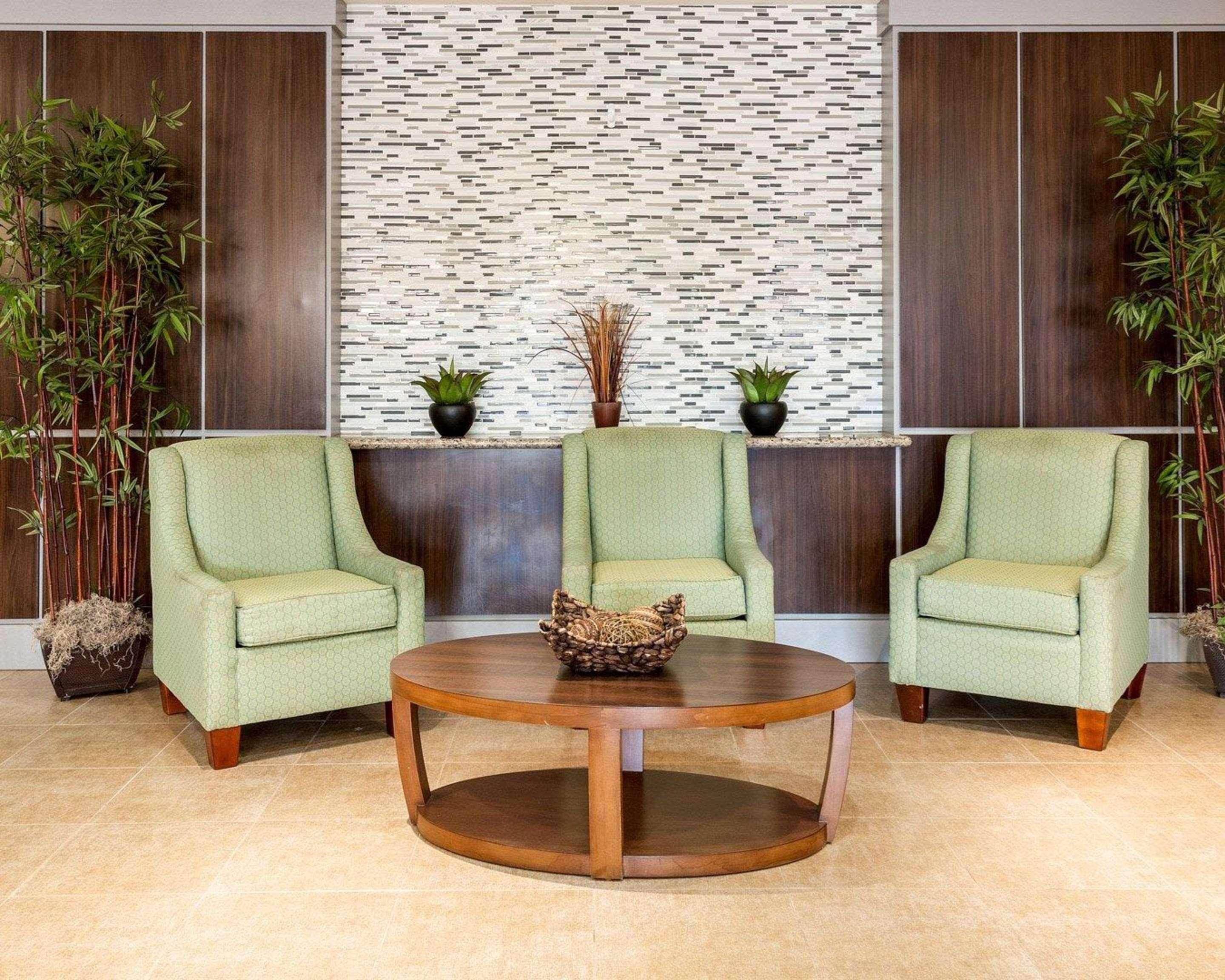 Comfort Suites Oil Center Lafayette Buitenkant foto