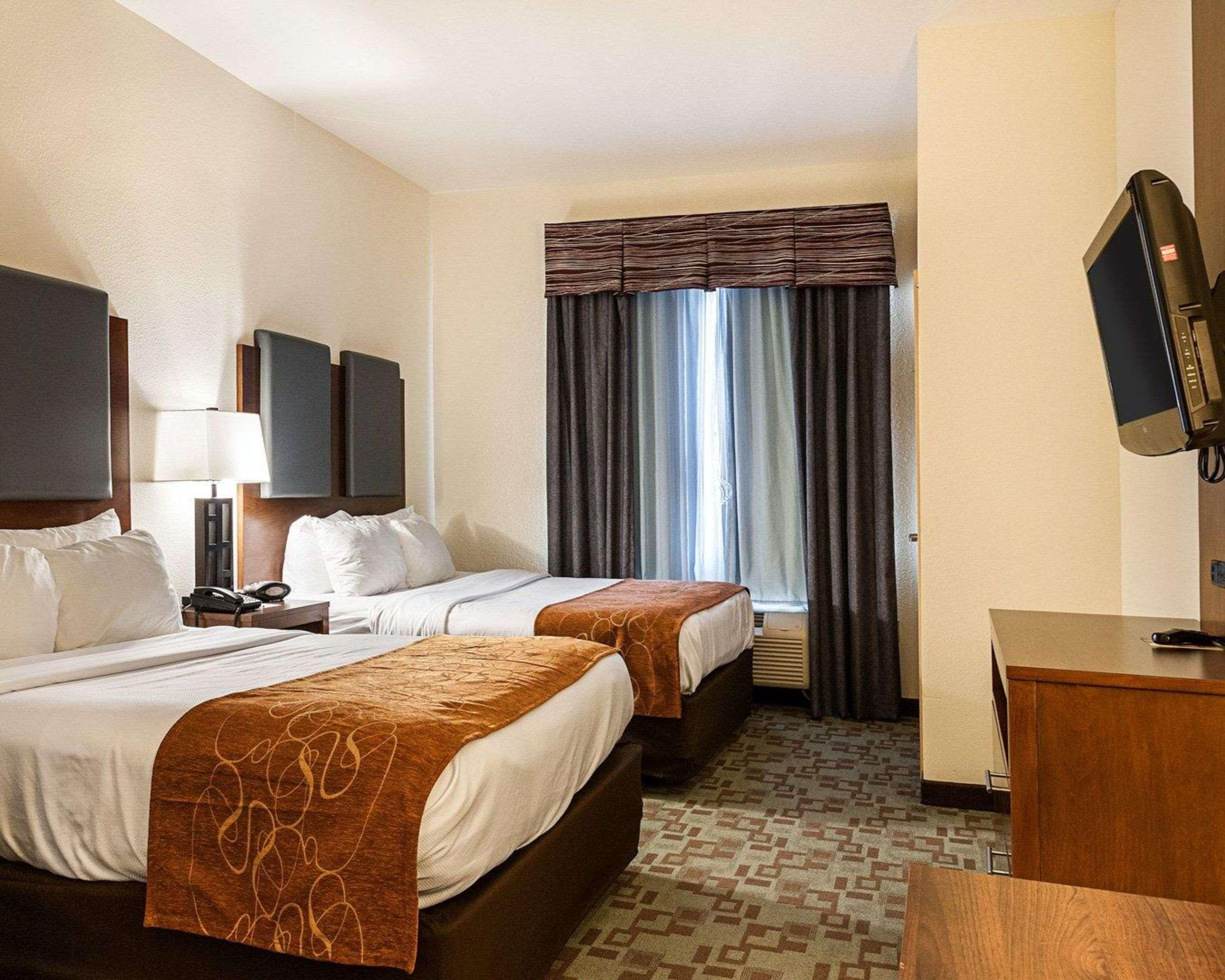 Comfort Suites Oil Center Lafayette Buitenkant foto