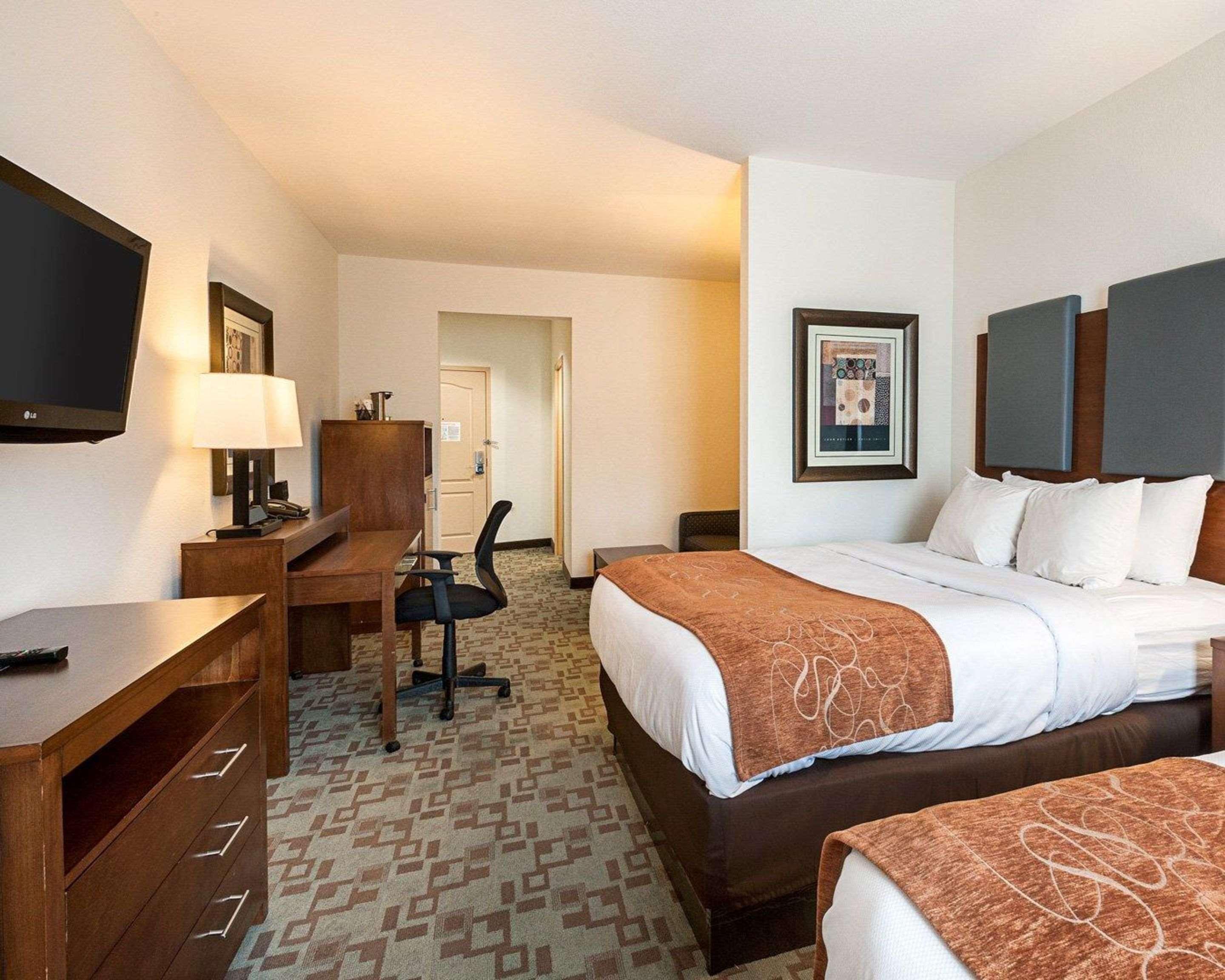 Comfort Suites Oil Center Lafayette Buitenkant foto
