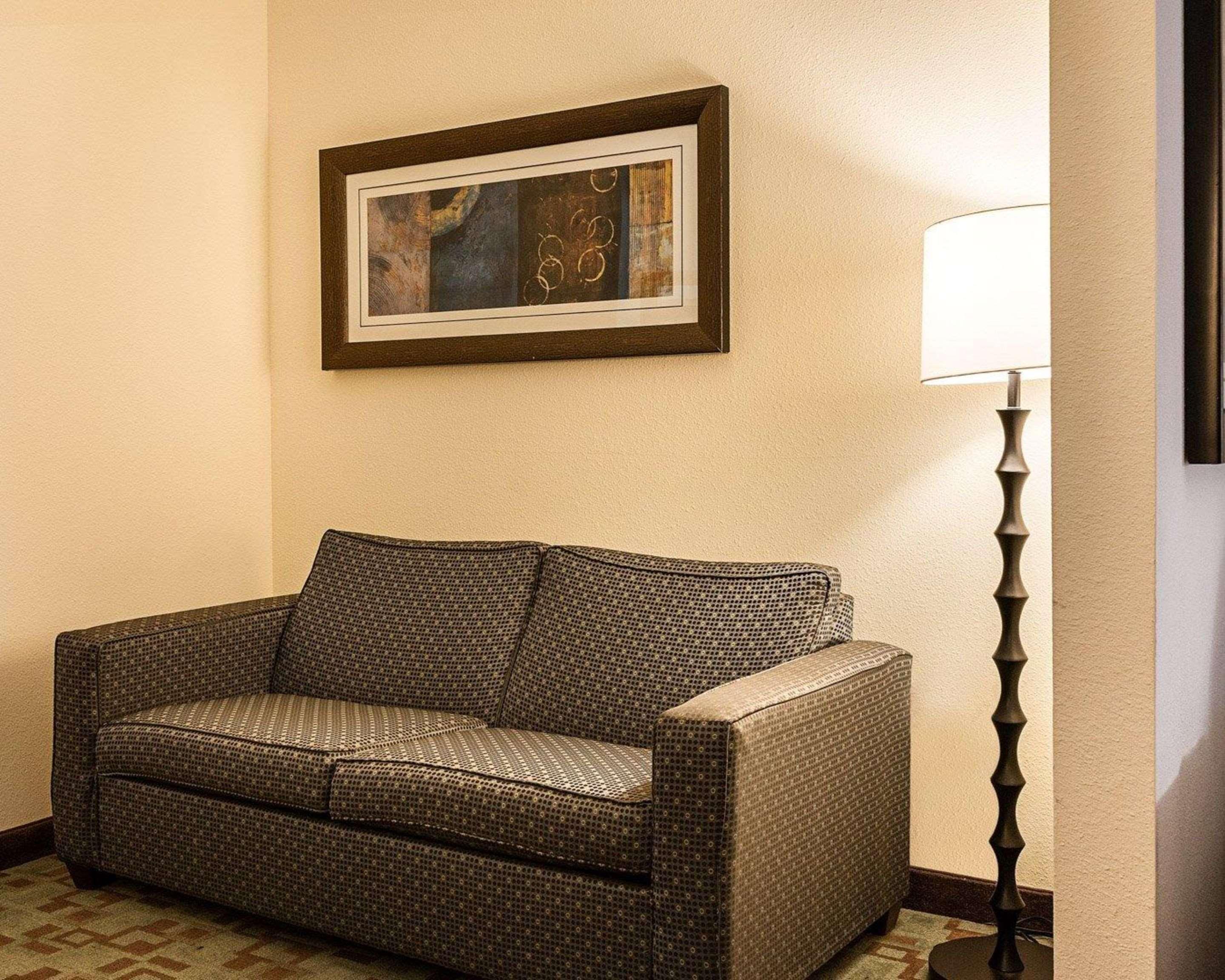 Comfort Suites Oil Center Lafayette Buitenkant foto