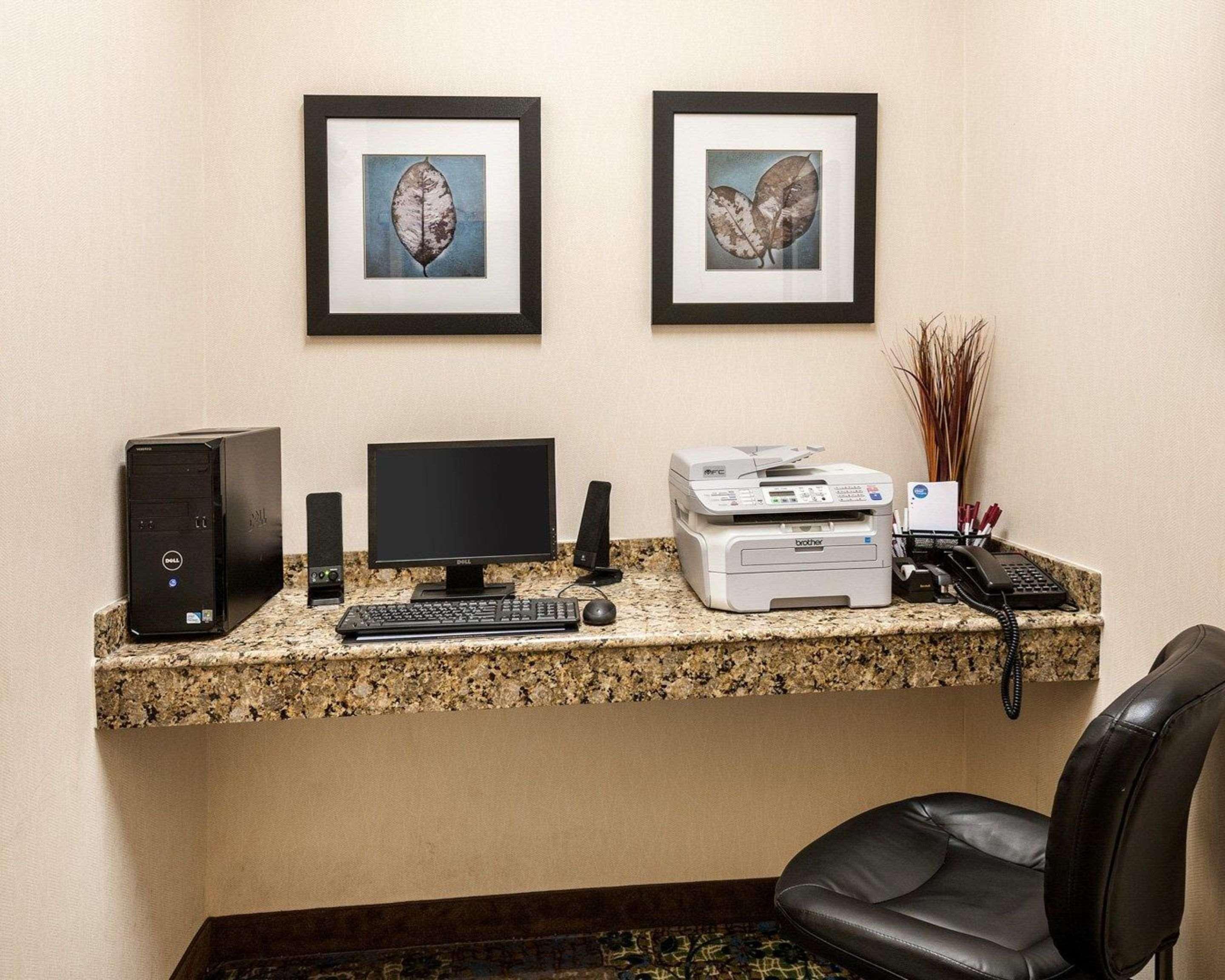 Comfort Suites Oil Center Lafayette Buitenkant foto