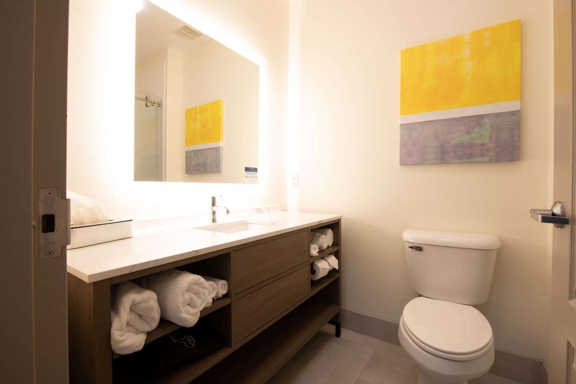 Comfort Suites Oil Center Lafayette Buitenkant foto