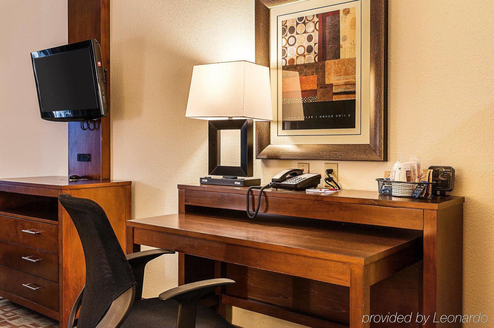 Comfort Suites Oil Center Lafayette Buitenkant foto